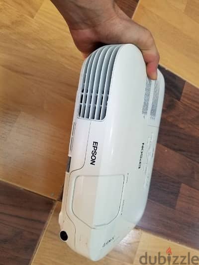 برجوكتور ايبسون projector epson  حاله ممتازه