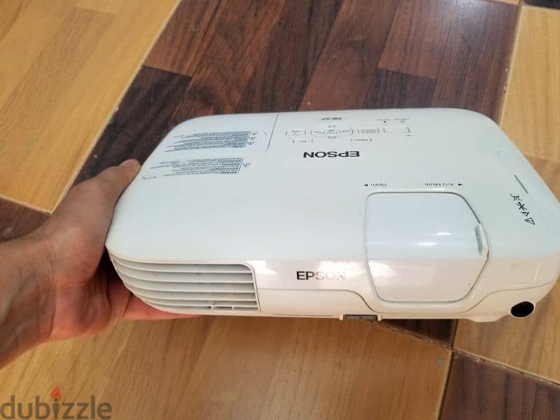 برجوكتور ايبسون projector epson  حاله ممتازه 3