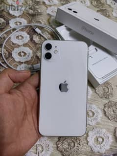 iPhone 11 like new with box بحالة ممتازة