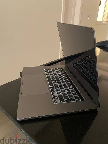 MacBook Pro (16-inch 2019) 1