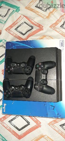 PS4 with three original controlers and its box 0