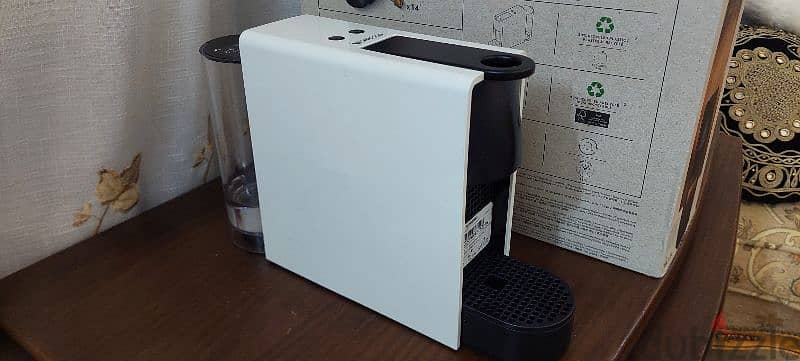 Nespresso Essenza Mini نسبرسو اسنزا مينى 2