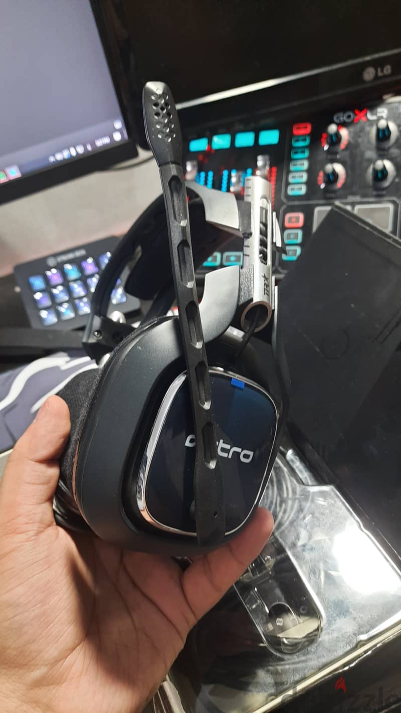 astro a40 used like new بكل مشتملاتها 5