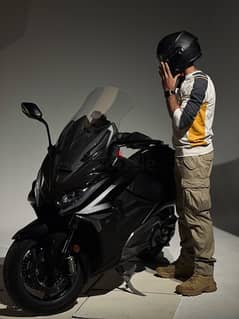 Kymco AK-550