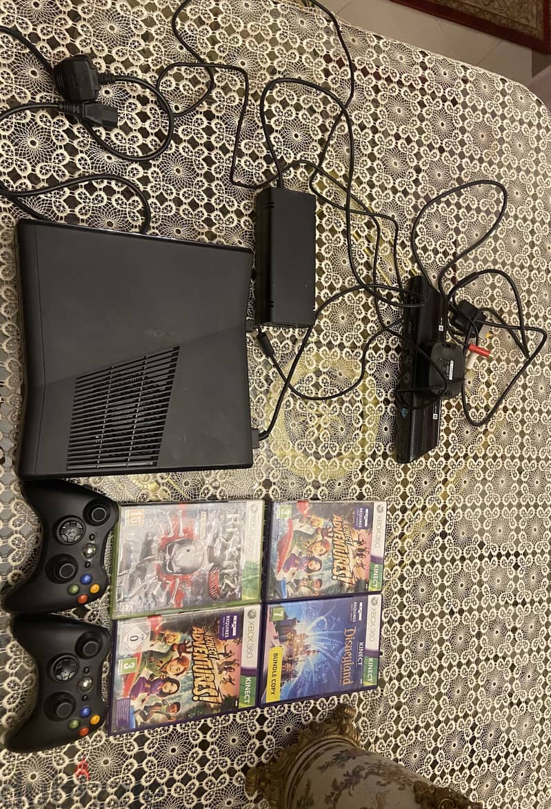 Xbox 360 (New) With 4 games and 2 controllers 1