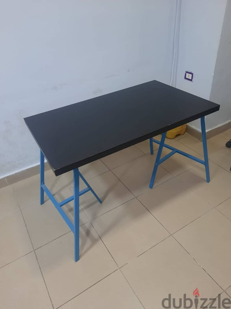 Desks for sale مكاتب للبيع 3