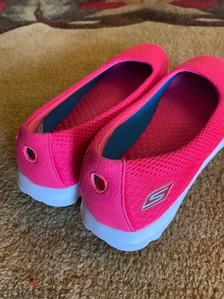 Original pink skechers 2