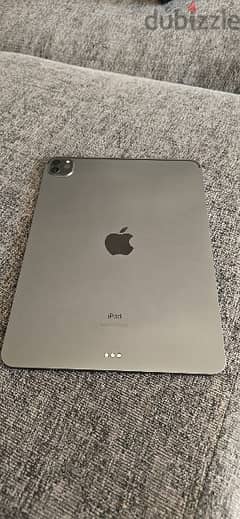 ipad pro M1 chip 128GB wifi in a very good condition