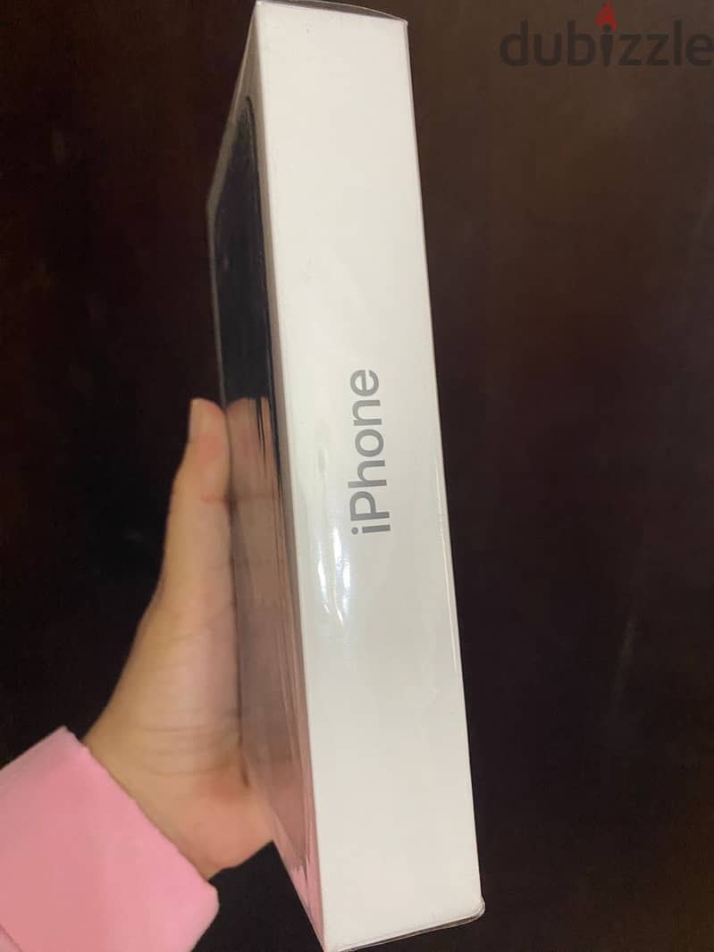 iPhone 11 128GBجديد بالضمان 2