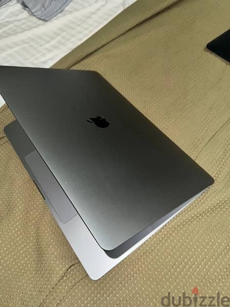 Macbook pro 16 inch (2019) 2