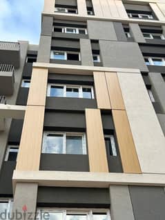 apartment 168m under market price deliverey 2024 prime location , hap town mostakbal city