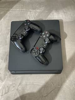 playstation 4 slim  ( 1TB )