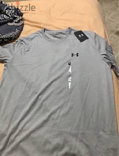 brand new under armour t shirt size large 0