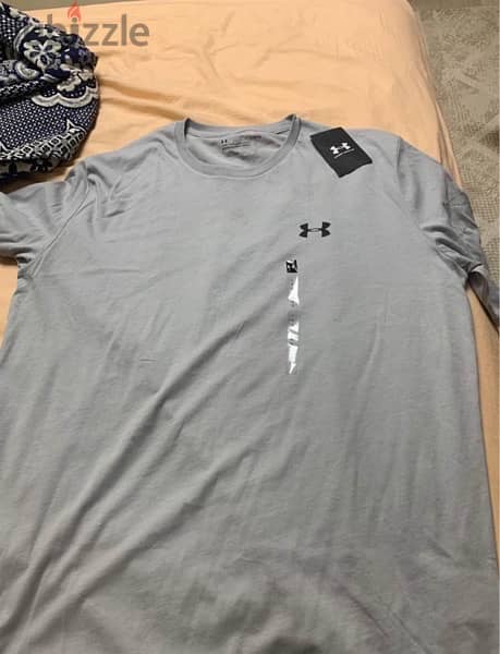 brand new under armour t shirt size large 0