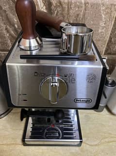 Delonghi Espresso Machine + Extra Tools