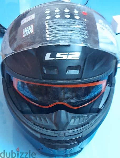 خوذة أصليةحالة الزيرو بها طقم سماعاتHelmet modeler Original LS2 Size L 3