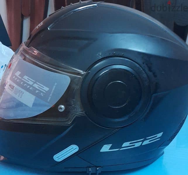 خوذة أصليةحالة الزيرو بها طقم سماعاتHelmet modeler Original LS2 Size L 5