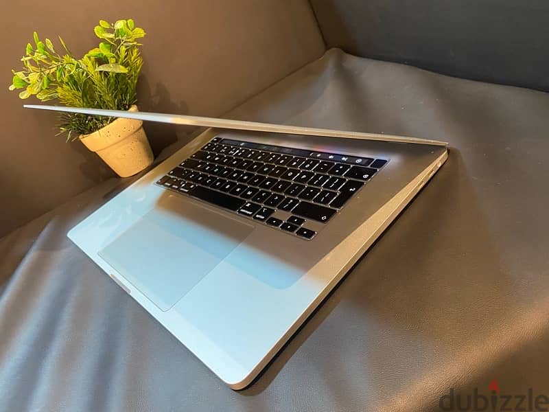 MACBOOK PRO 2019 (16 inch) 2