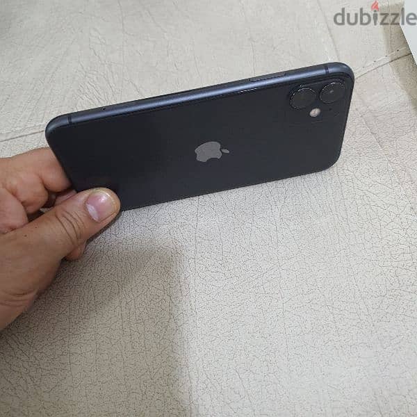 Iphone 11  128 GB يشبه الجديد 5