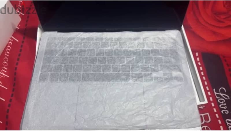 Apple Macbook Air 2020 with box like new 3