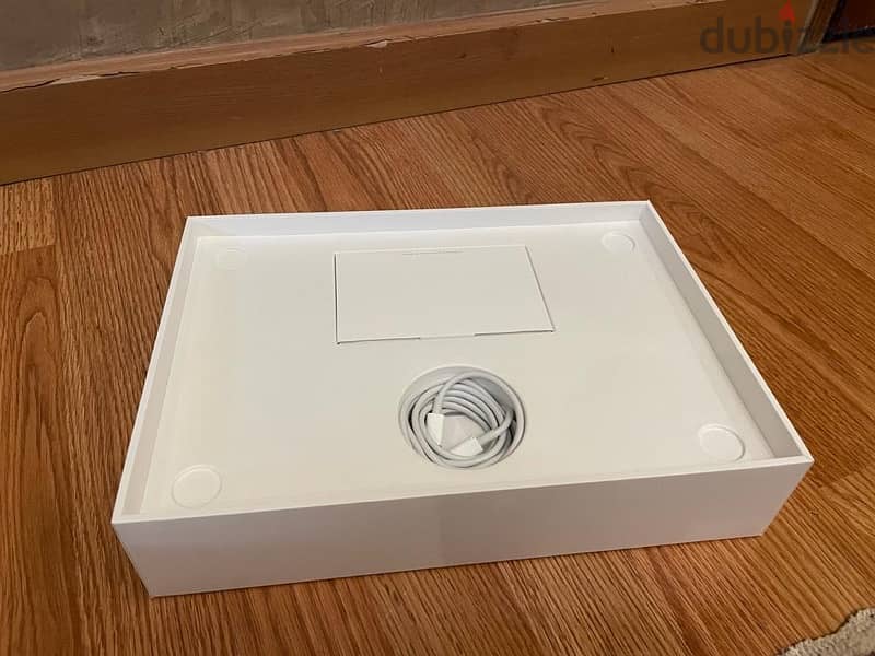 Apple Macbook Air 2020 with box like new 7