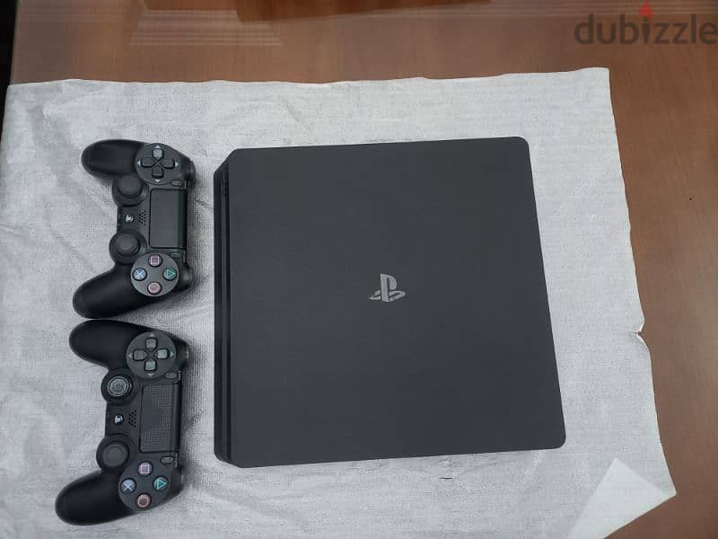 PlayStation 4 Slim 1 TB 1