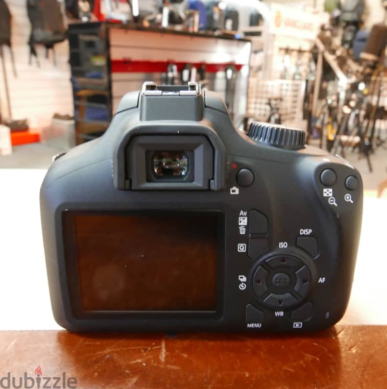 canon 4000d بحالة شبه جديدة - مستخدمة لمدة سنة ونصف فقط 1