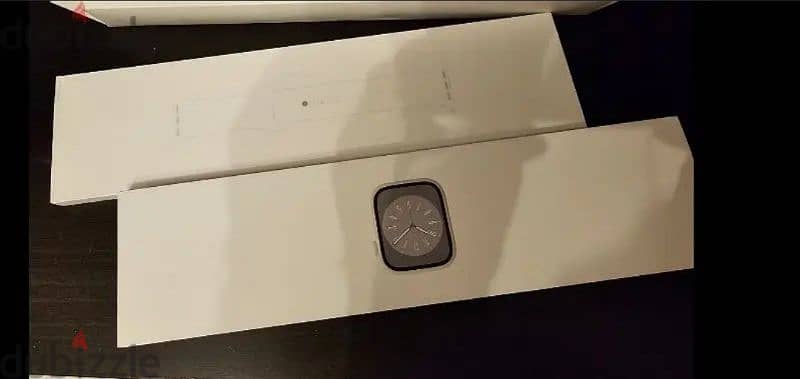 apple watch series 8 41mm white  جديده بالكرتونه مغلقه 1