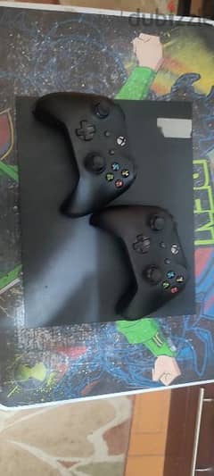 Xbox one x 1tb two controllers