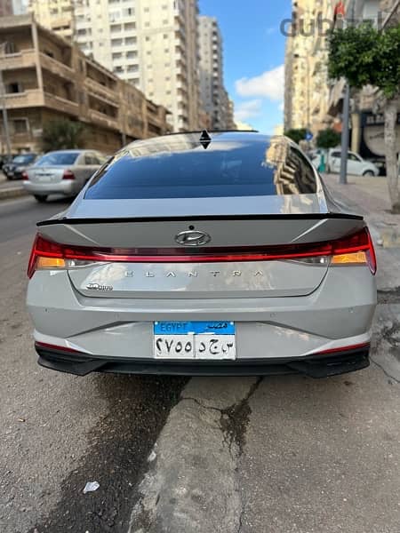 Hyundai Elantra 2021 3