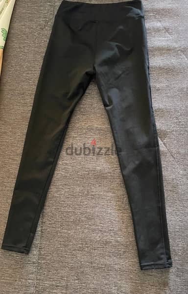 black leggings size :M slightly used not very much 0