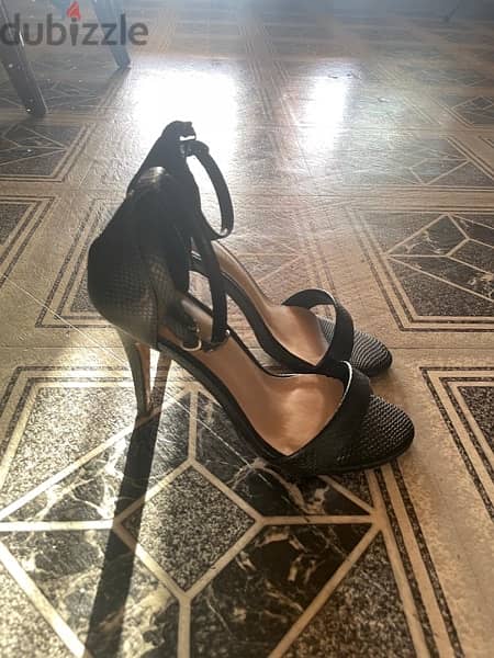 Lang Qi brand new black heels size:36 1