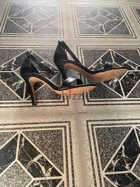 Lang Qi brand new black heels size:36 3