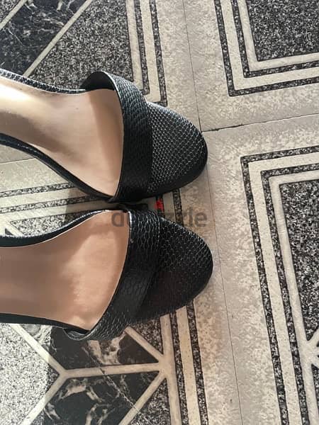 Lang Qi brand new black heels size:36 4