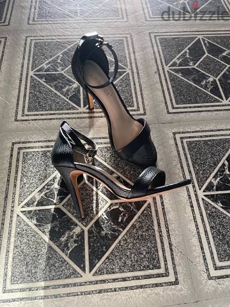 Lang Qi brand new black heels size:36 5