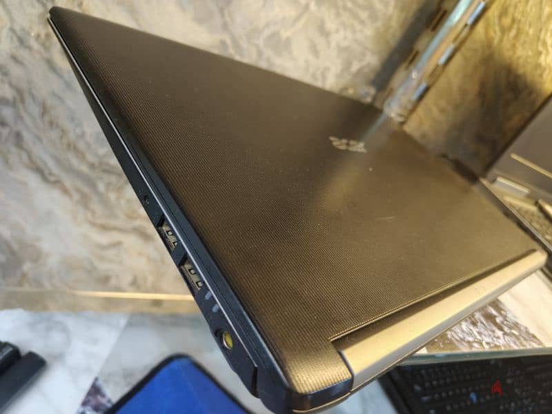 ACER core i7 جيل ثامن بكرتين شاشه وهاردين 7