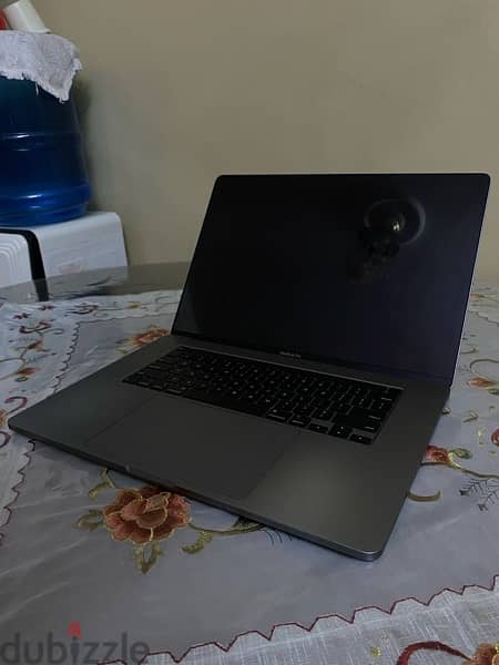 macbook pro intel core i7  16 inch -model 2019 مثل الجديد 0