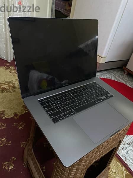 macbook pro intel core i7  16 inch -model 2019 مثل الجديد 1