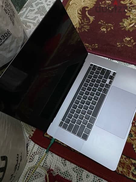 macbook pro intel core i7  16 inch -model 2019 مثل الجديد 3