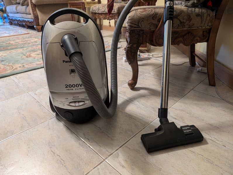 vacuum cleaner - مكنسه كهربائيه 1