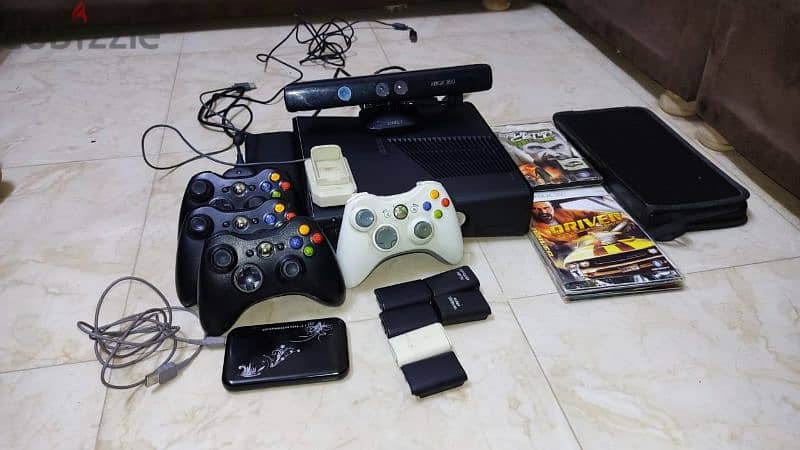 Xbox 360 مع الكاميرا و اربع دراعات 0