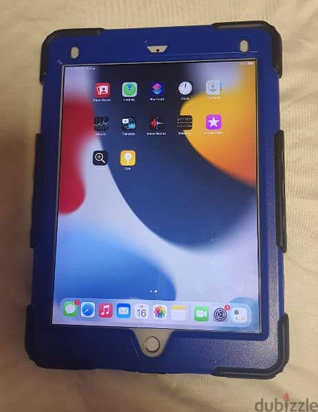 ((Gold Ipad pro 9.7 cellular + WiFi with full cover)) 4