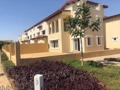 For sale ina prime location  Town house 215m classic 4 bedrooms  in compound  hyde park with installments 0