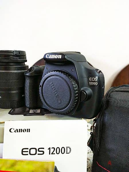 canon 1200D      70/300مع عدسه 5