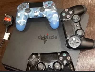 ‏‏PS4 Slim مستعمل مع 3  درعات و ثلاثة ألعاب