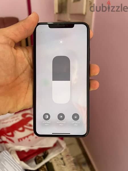 iPhone 11pro max بطاريه ٨٢ مساحه ٦٤ للبيع التليفون مفهوش خدش وتر بروڤ 6