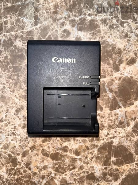 كاميرا canon (4000d) استعمال خفيف جدا حاله شبه الزيرو 3