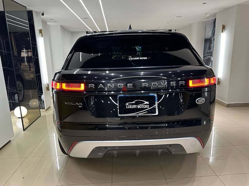 Land Rover Velar 2021 heavily loaded 4