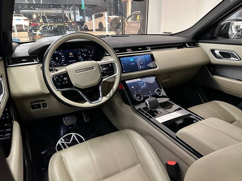 Land Rover Velar 2021 heavily loaded 7