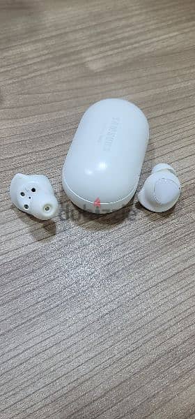 the 1st samsung galaxy buds 2